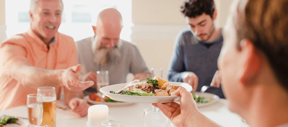 hand vol amandelnoten